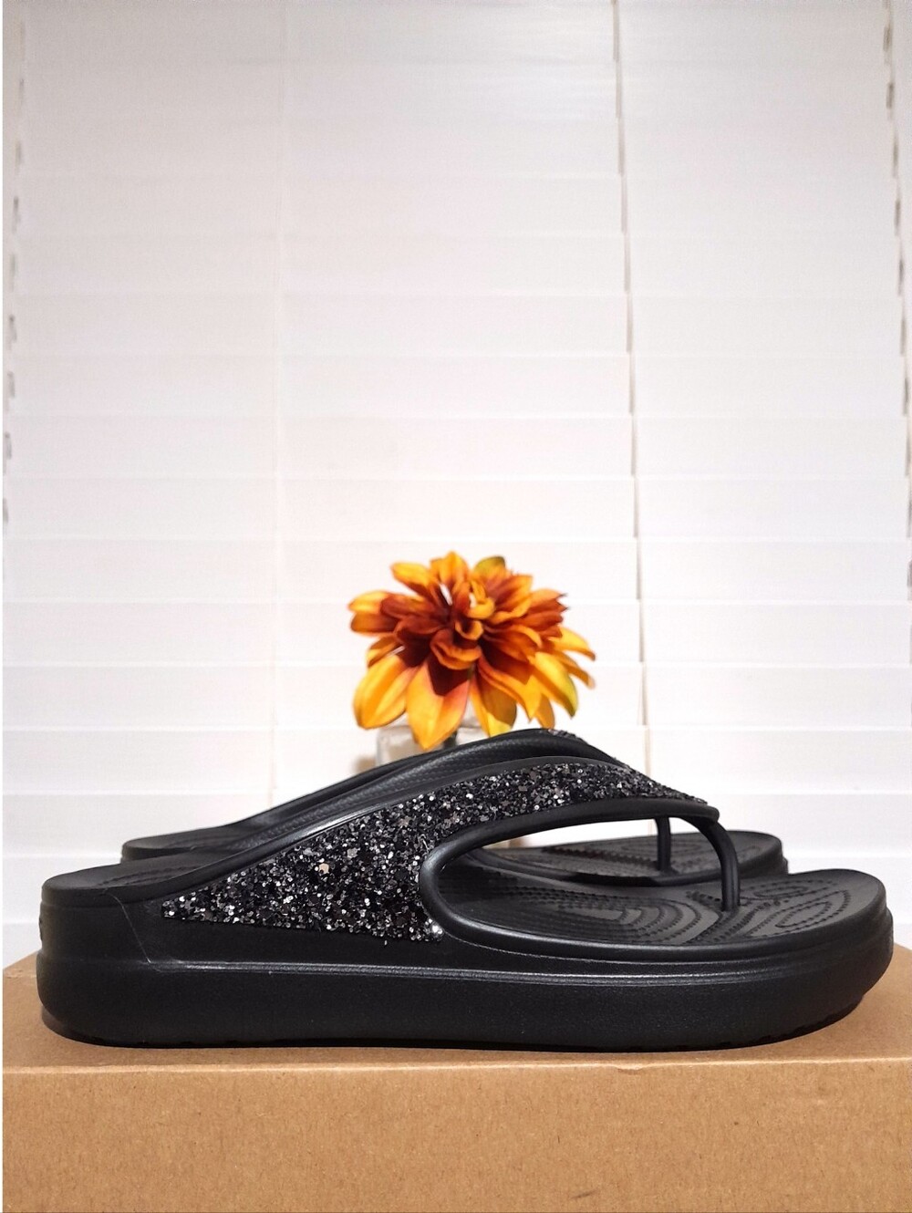 Crocs Sloane Glitter Wedge Platform Flip Flops Womens Size 9 Black Sparkle